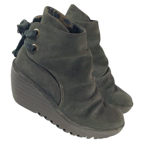 FLY LONDON! KHAKI GREEN GENUINE SUEDE LEATHER BACK TIE ANKLE BOOTS! SZ 5.5M - Picture 1 of 11